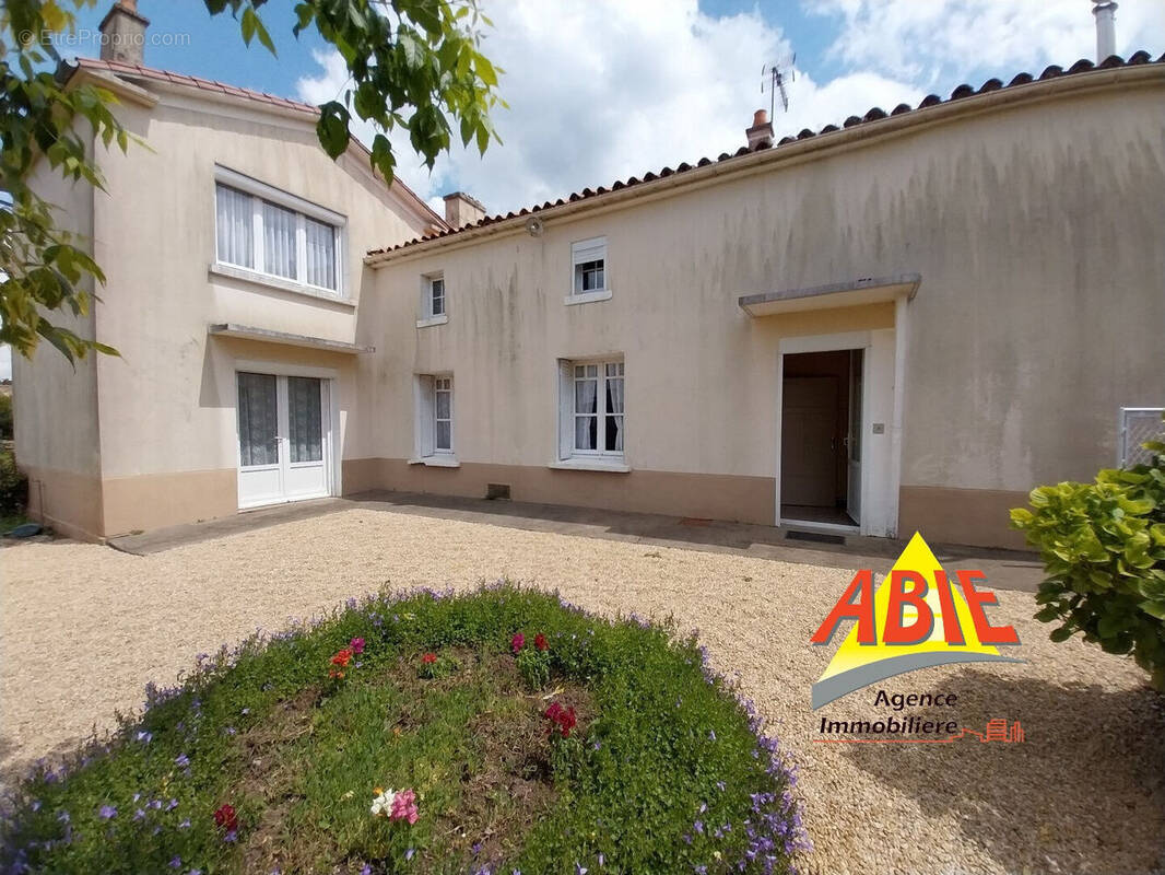 Photo 1 - Maison à SAINT-POMPAIN