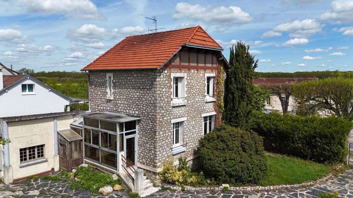 Maison à LEVES