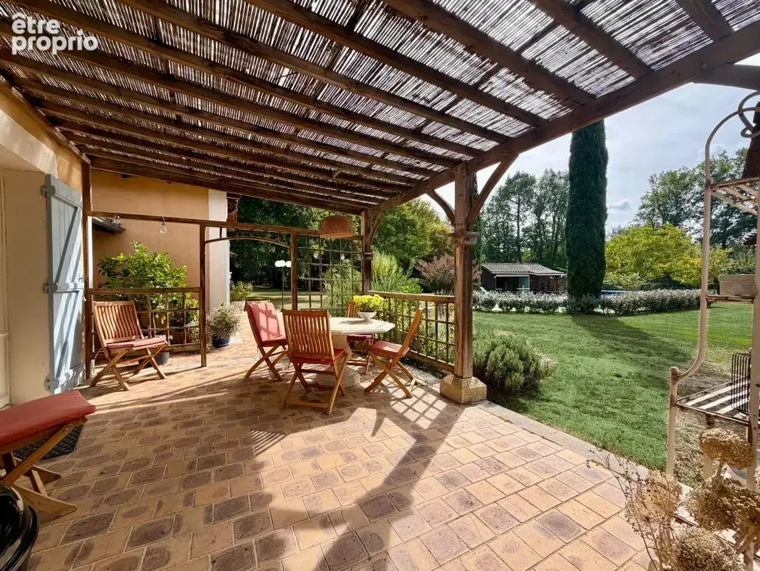 Maison en pierre sur 1,5 ha avec piscine, vie de plain-pied et atelier - photo 4
