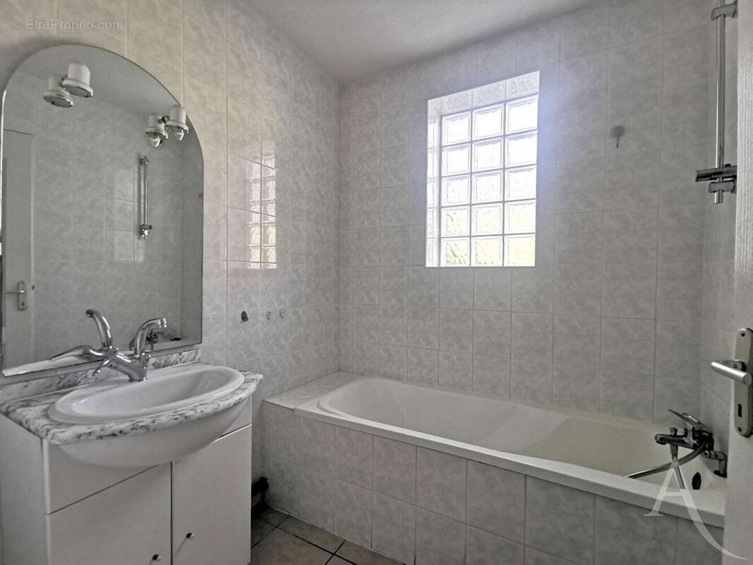 Appartement à BAZIEGE