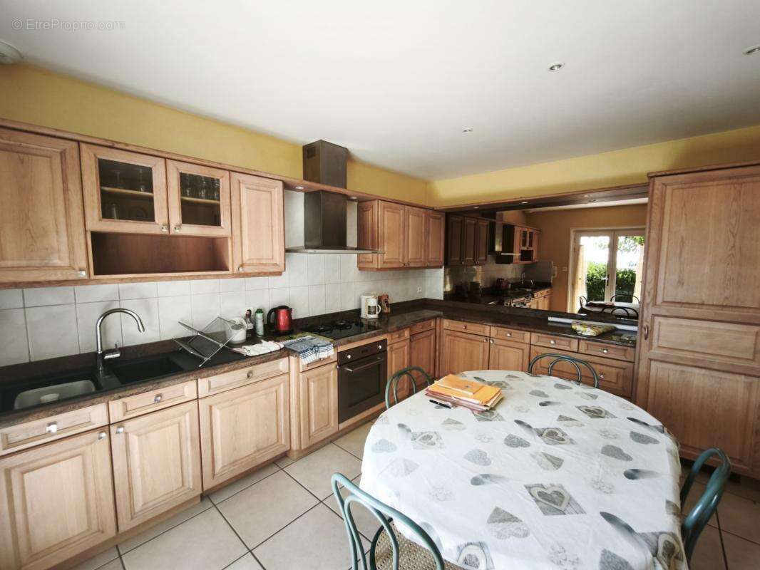 Maison 160 m² à Maringes  - photo 6