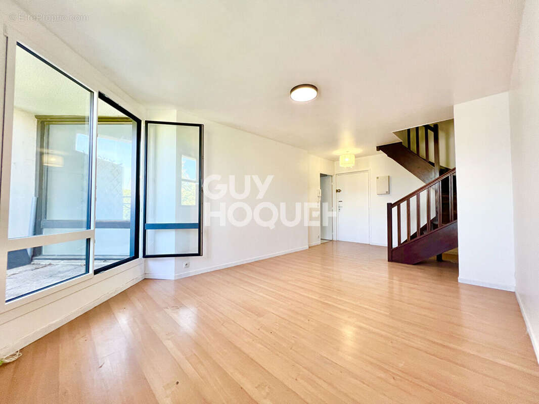 Appartement 3 pièces à vendre - Vieux Massy, dernier étage avec balcon - photo 3