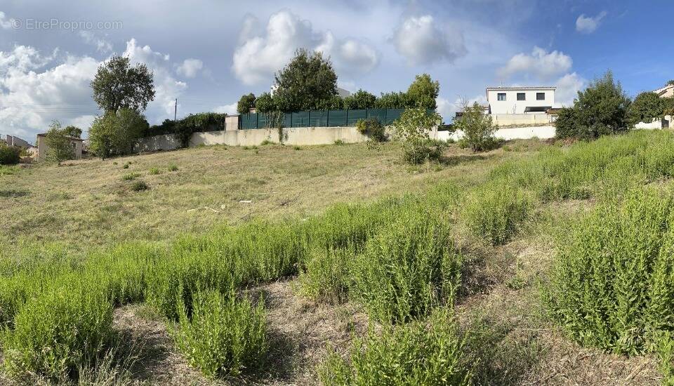 Terrain à LA ROQUETTE-SUR-SIAGNE