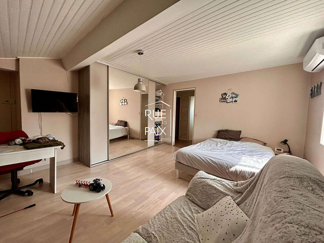 Maison à AZAY-LE-BRULE