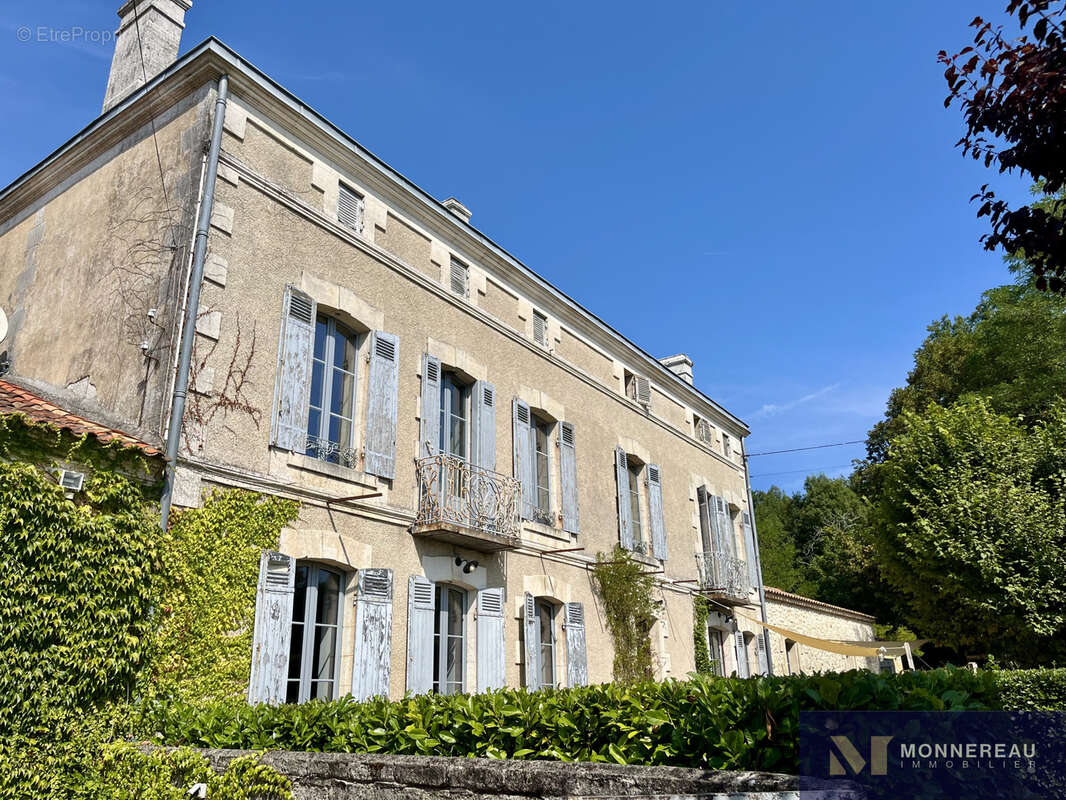 Maison à MONTGUYON