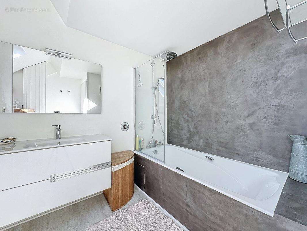 Maison à LUC-LA-PRIMAUBE