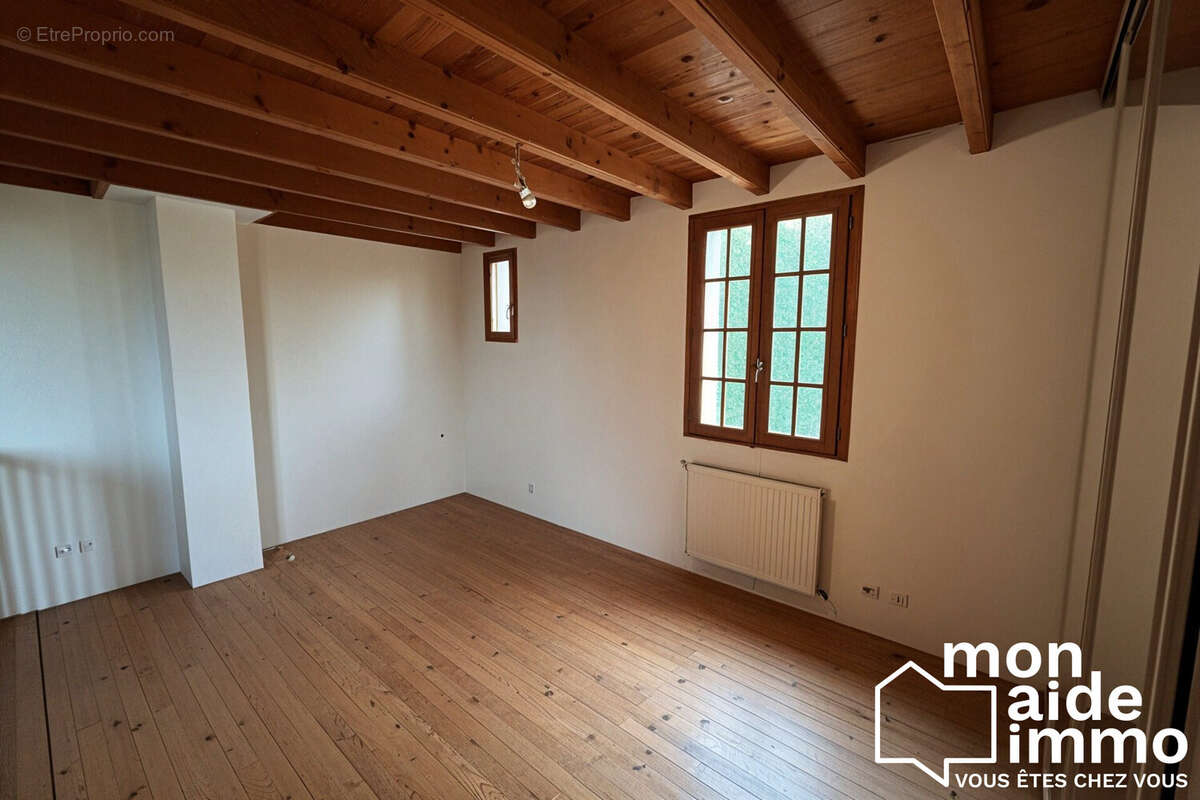 Maison à COUTRAS