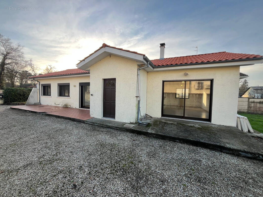 Maison à PAREMPUYRE