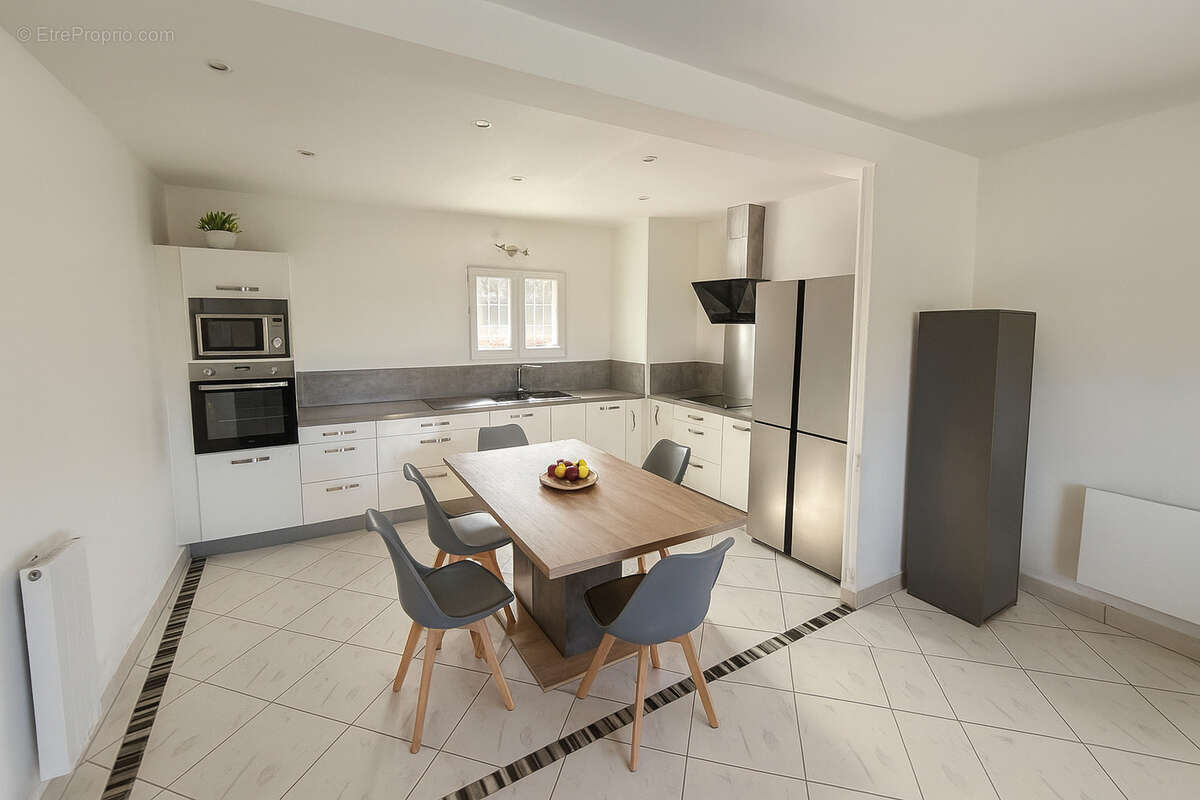 Maison à SOLLIES-PONT