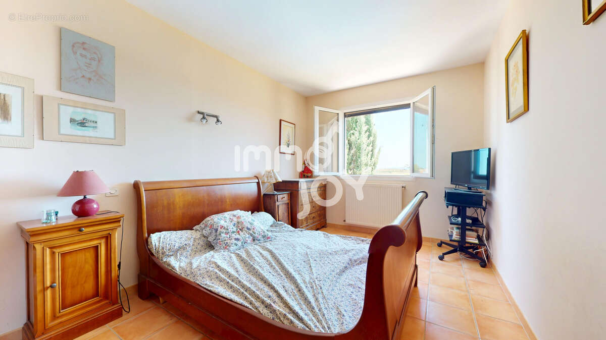 Ouveillan - villa de 169m2 - piscine - terrain de 1603m2 - photo 17