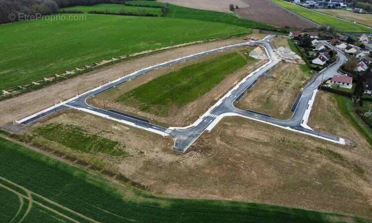 Terrain à ERAGNY-SUR-EPTE