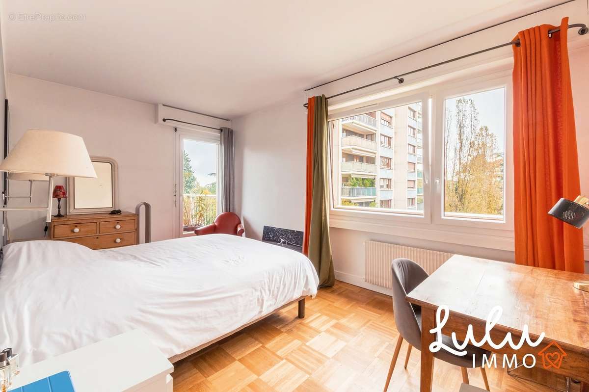 T5 135m2 avec balcons et place de stationnement – ECULLY - photo 9