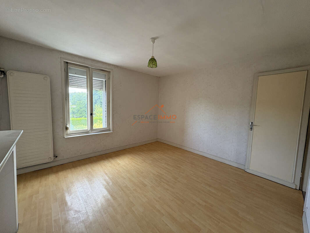 TRITH SAINT LEGER, maison d' environ 107m2, 3 chambres, jardin et cave. - photo 4