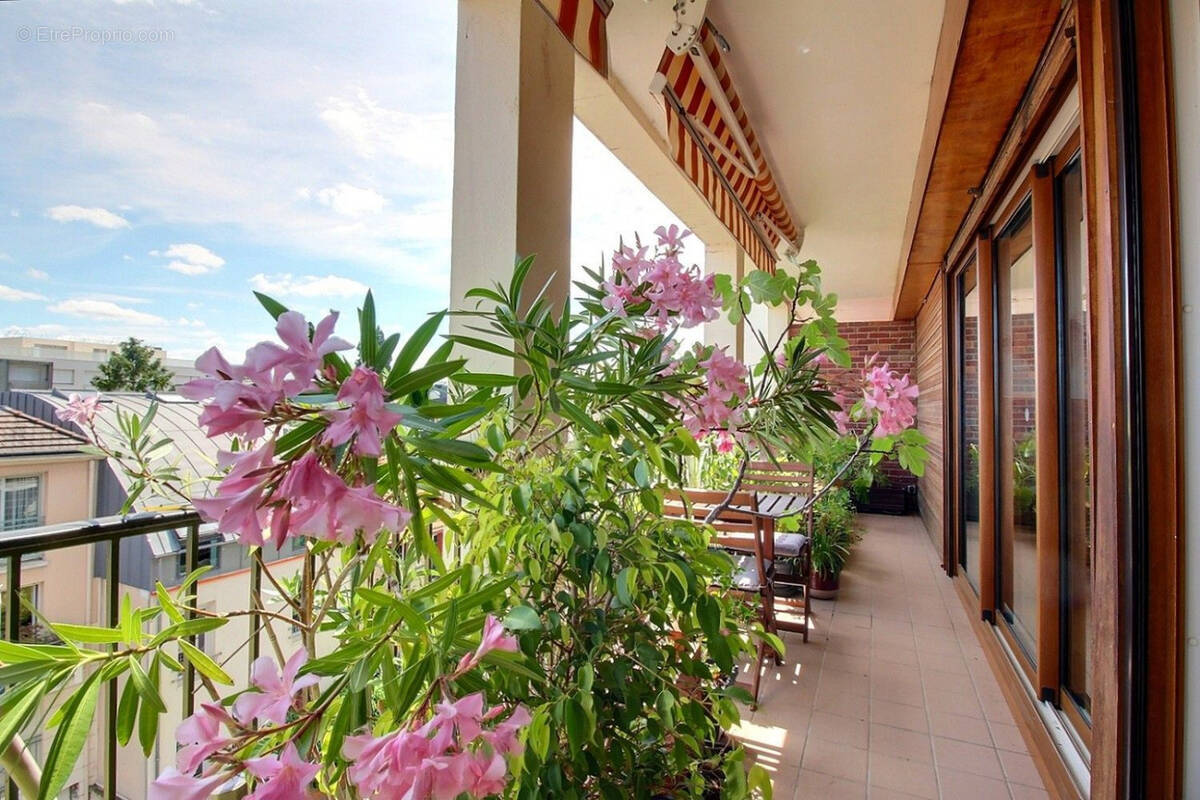 Appartement à ISSY-LES-MOULINEAUX