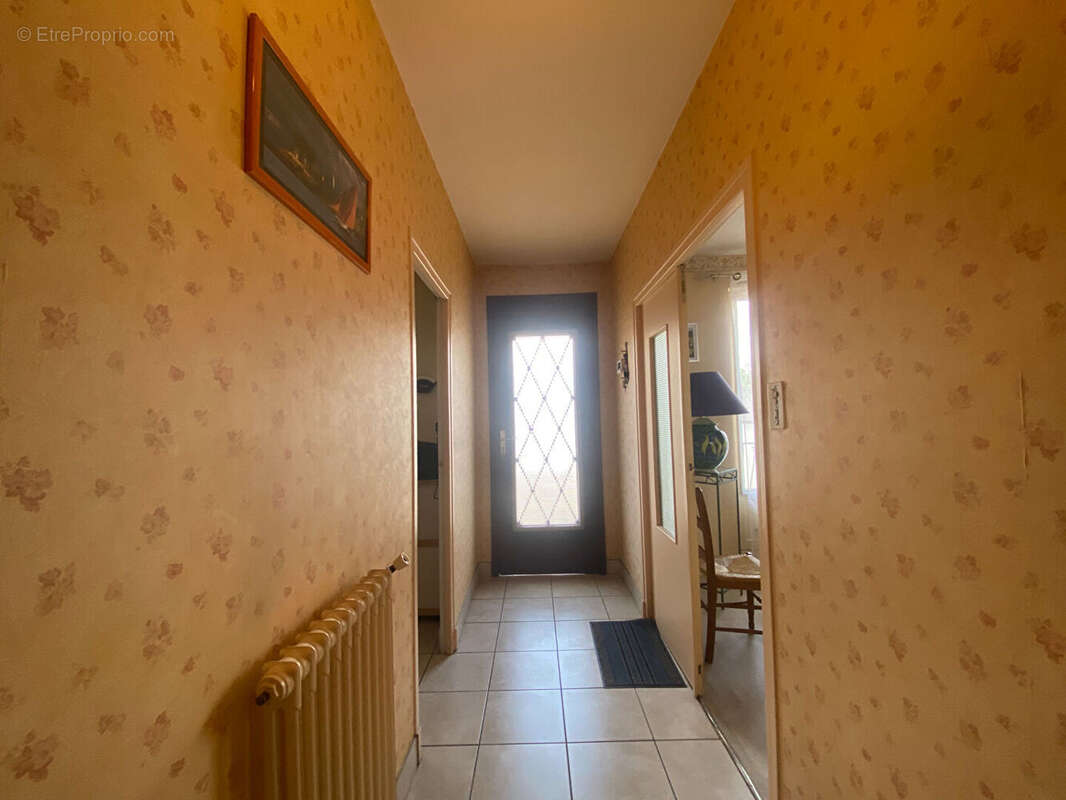 A vendre à Commentry - Jolie Maison ( 125 m2) - 3 Chambres - Terrain 445 m² - photo 9