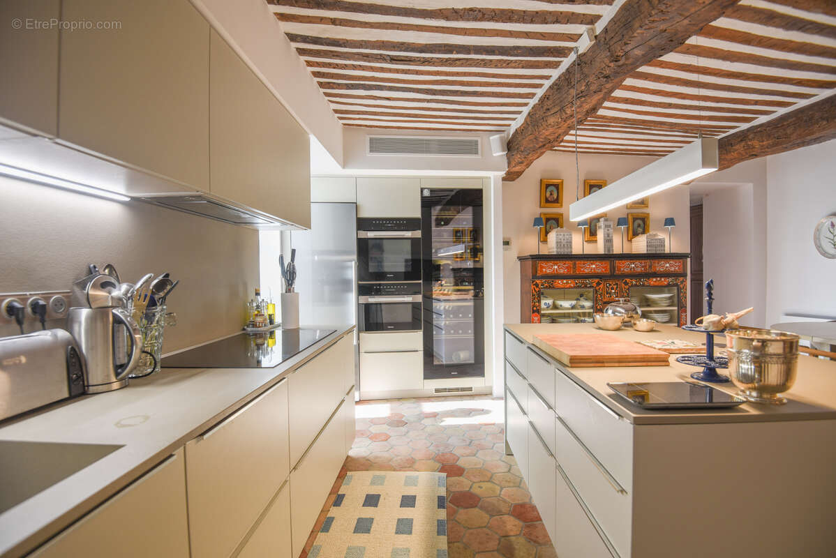 Maison à CHATEAUNEUF-GRASSE