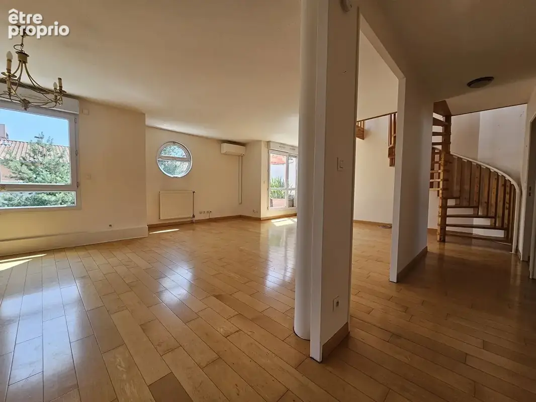 Duplex - 3 terrasses - garage - plateau central - photo 4