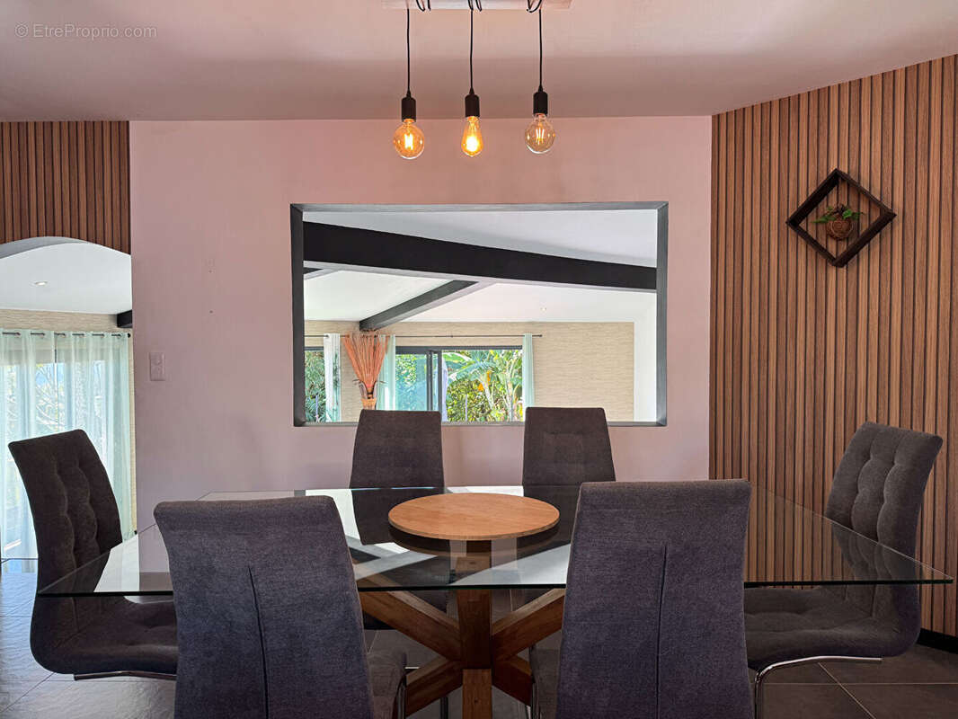 A VENDRE - La Montagne proche Ruisseau Blanc - Villa contemporaine T7 avec piscine, garage et vue mer - photo 8