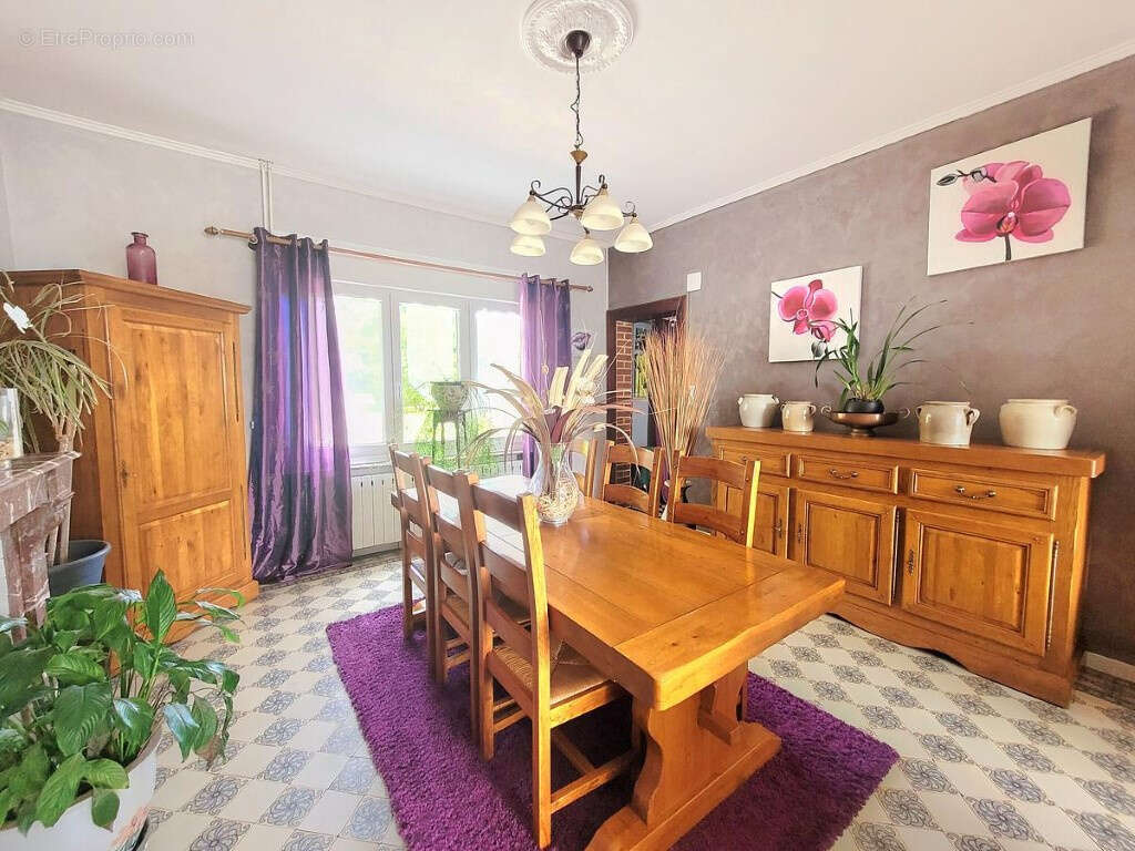 Maison à AVESNES-SUR-HELPE