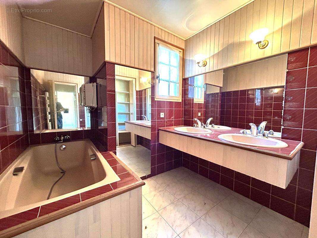 Découvrez le charme et les volumes d'une maison d'architecte - 300 m2 - 4 chambres   à pugnac dans un parc arboré pour savourer  - photo 10