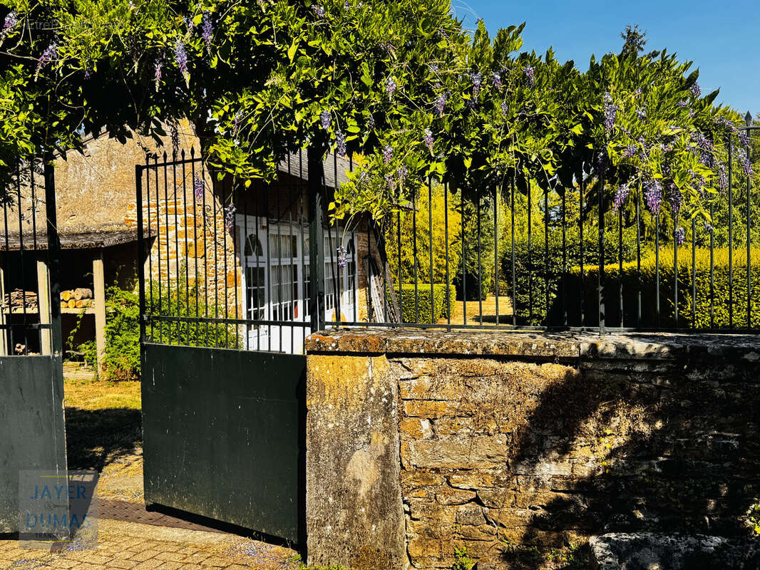 Cote chalonnaise - propriete d'exception en coeur de village - - photo 14
