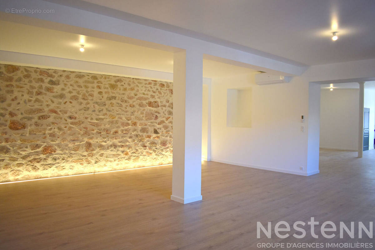 Commerce à LA LONDE-LES-MAURES