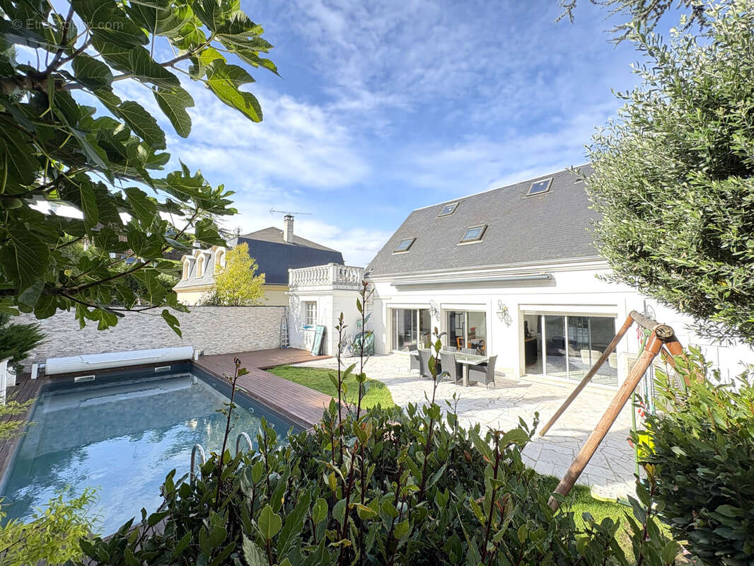 Maison à CHENNEVIERES-SUR-MARNE