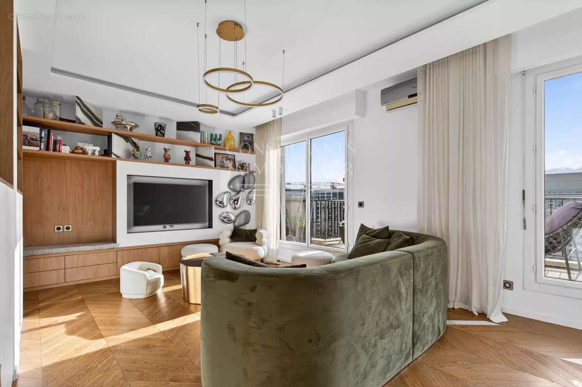 Appartement à NEUILLY-SUR-SEINE