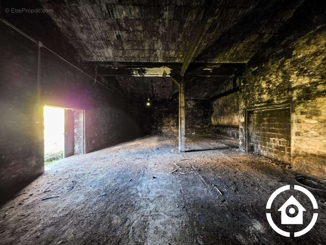 Commerce à ANGEAC-CHAMPAGNE