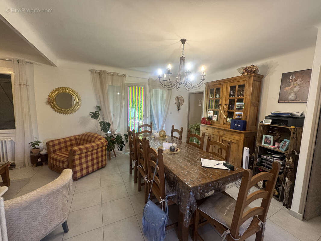 Maison avec fort potentiel sur 2 133 m2 de terrain constructible et divisible - photo 5