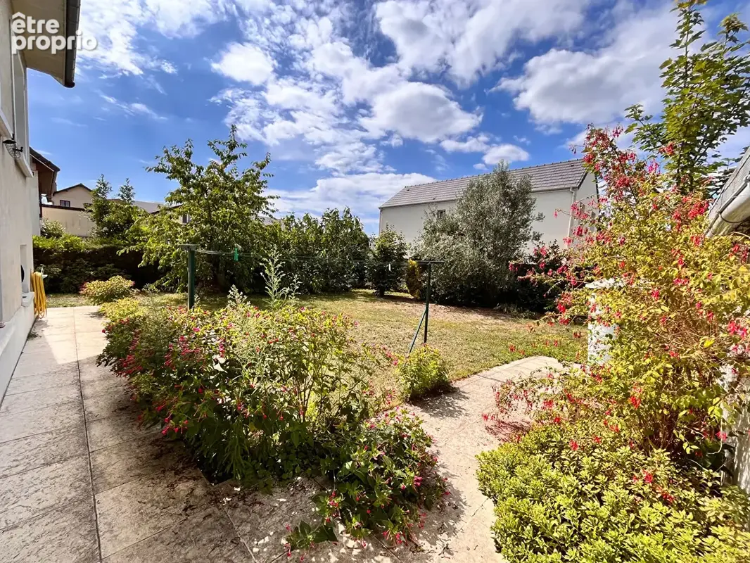 !! Maison familiale avec grand jardin - Un cadre de vie idéal !! - photo 3