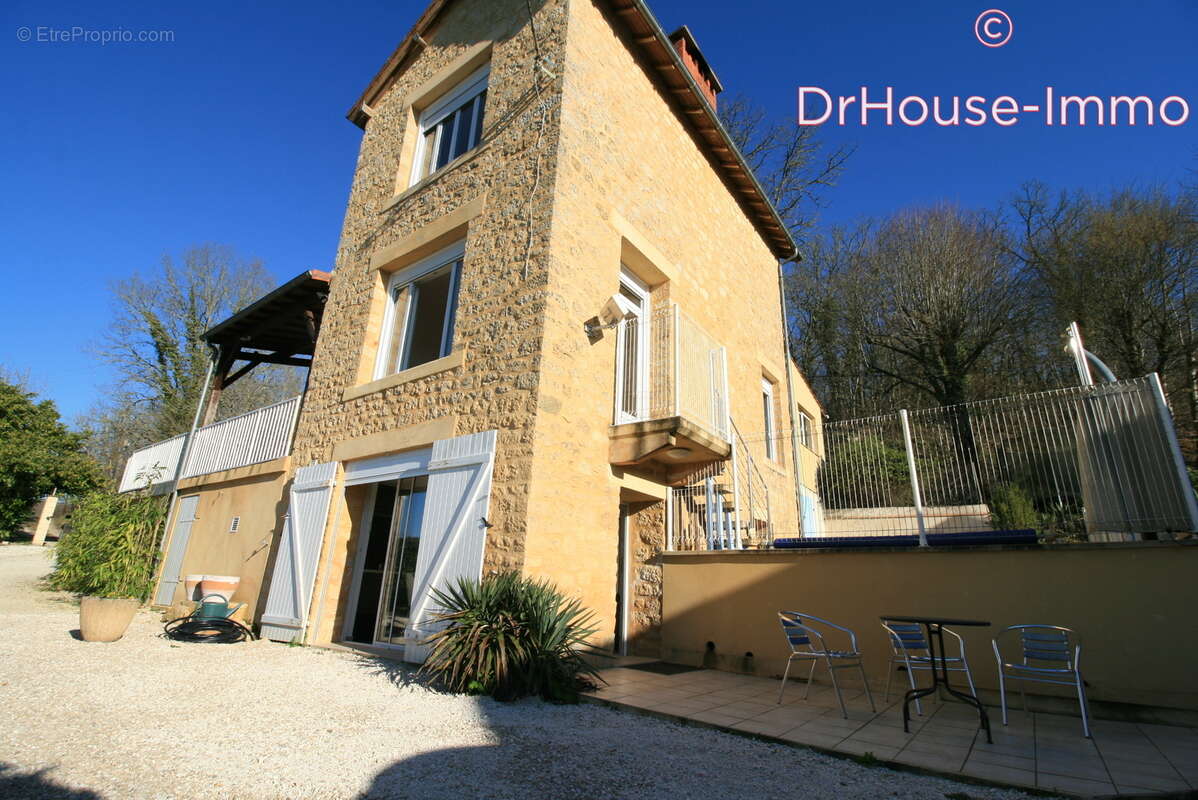 Maison à SAINT-LEON-SUR-VEZERE