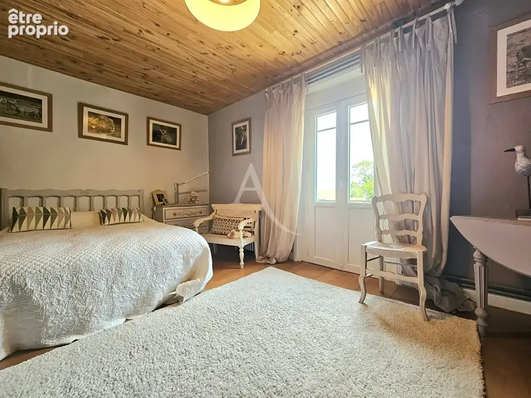 Maison bourgeoise de caractère 284m²- Terrain 46 493m² - photo 10