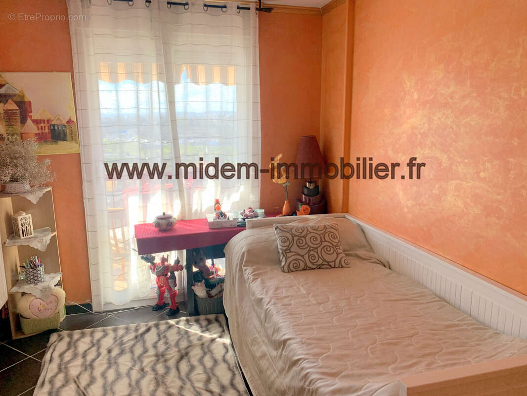 Nice Ouest Grand Arénas 4 pièces en bon état de 76 m2 + terrasse S/O 13 m2 vue ville et mer à 246000 euros - photo 9
