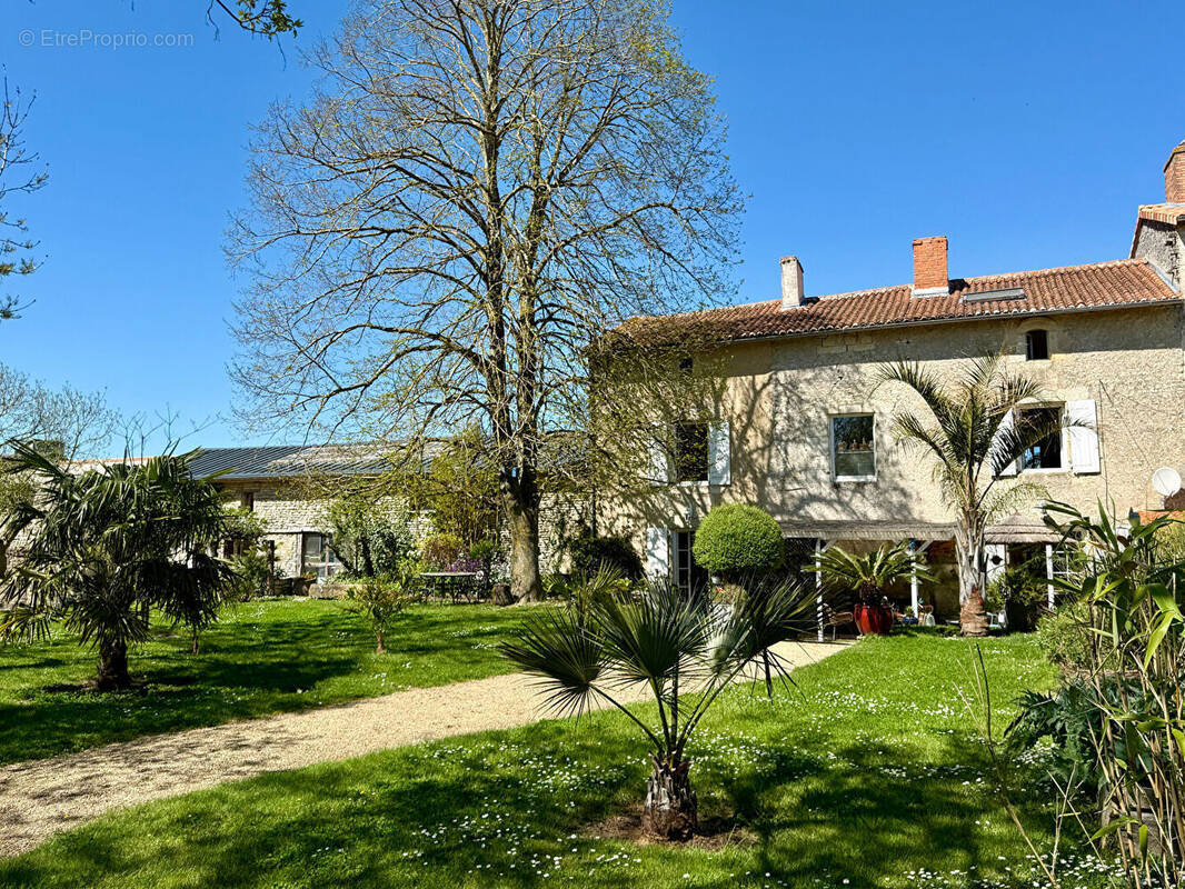 Maison à VOUZAILLES