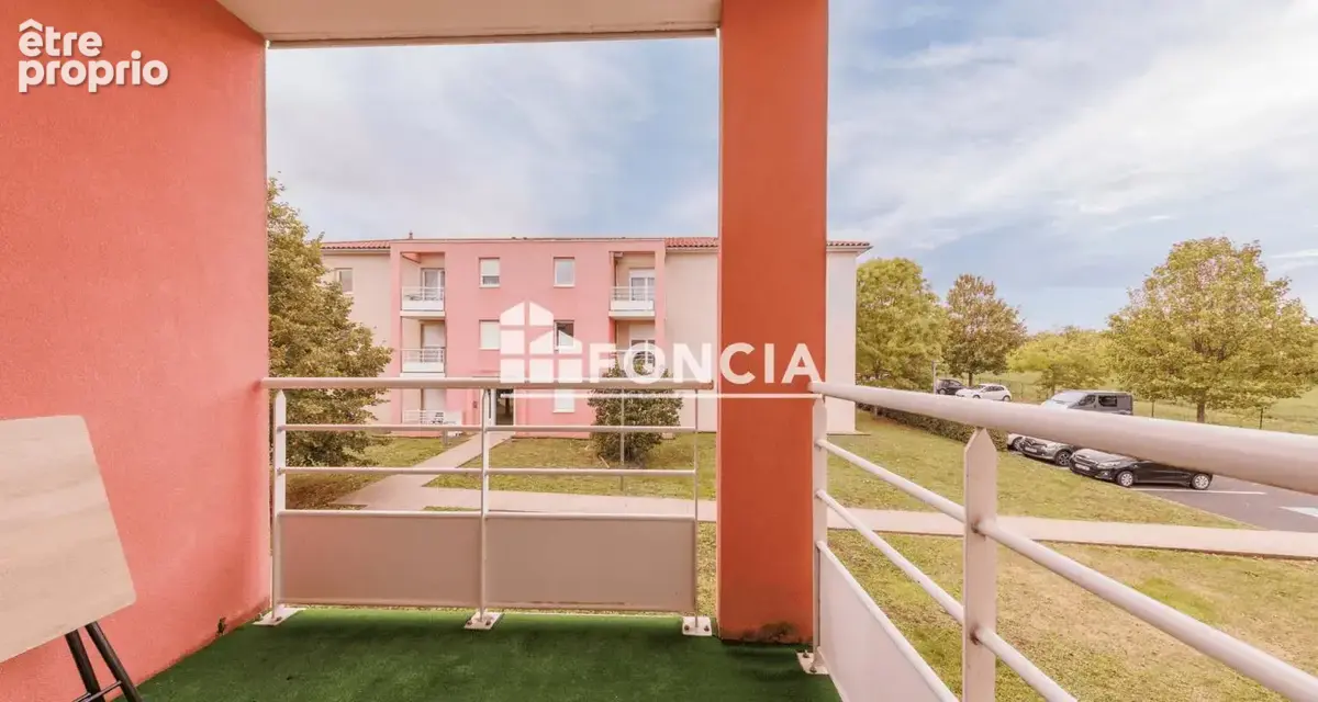 ISSOIRE – T2 avec balcon et parking - photo 9