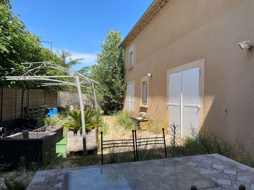 Maison à MORNAS