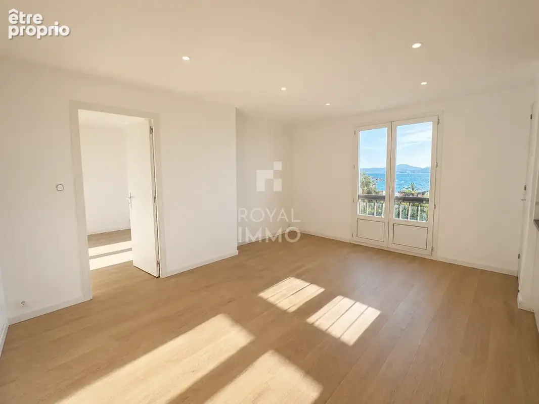 T2 entièrement rénové   Dernier étage   Vue mer et rade de Toulon - photo 3