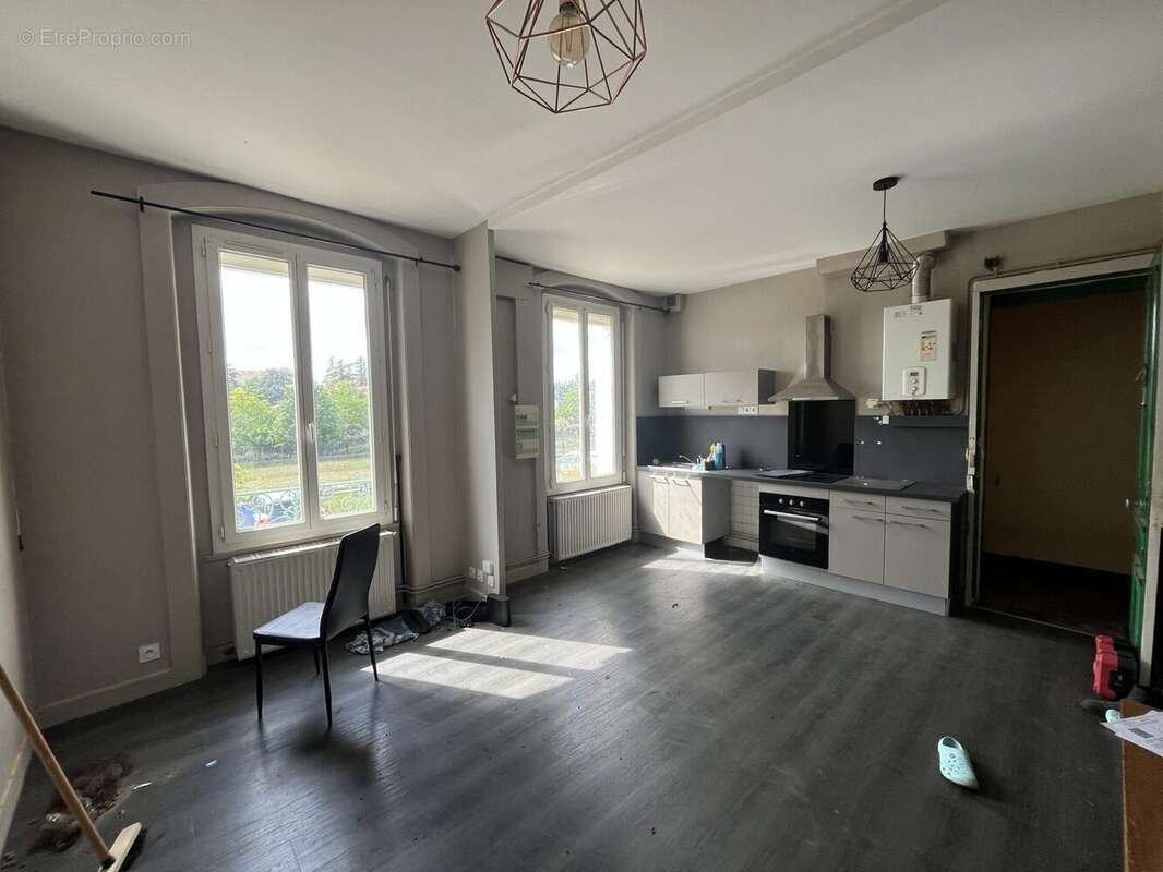 Appartement à SAINT-JUST-SAINT-RAMBERT