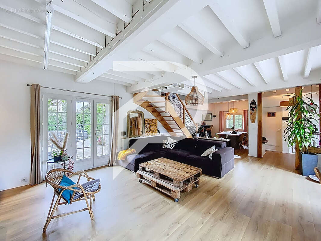 Maison à MEZIERES-EN-DROUAIS