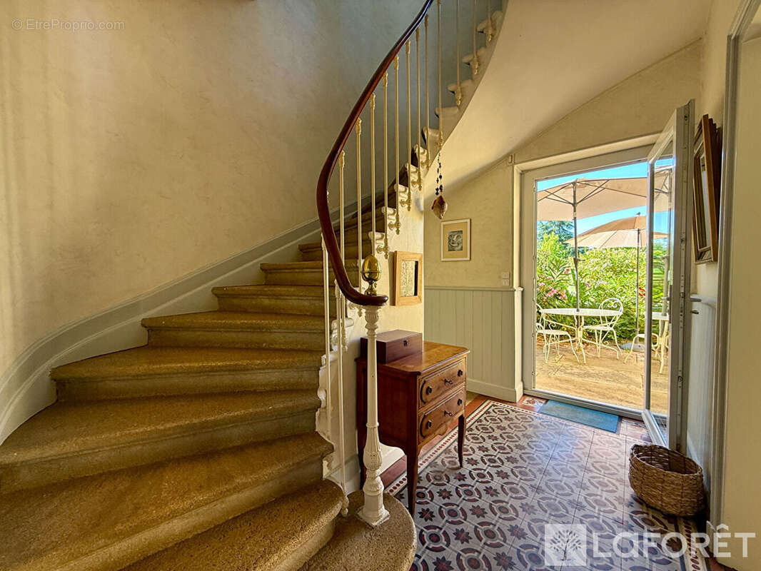 Maison de maître de 1843 - Le charme de l'ancien allié au confort moderne - photo 11
