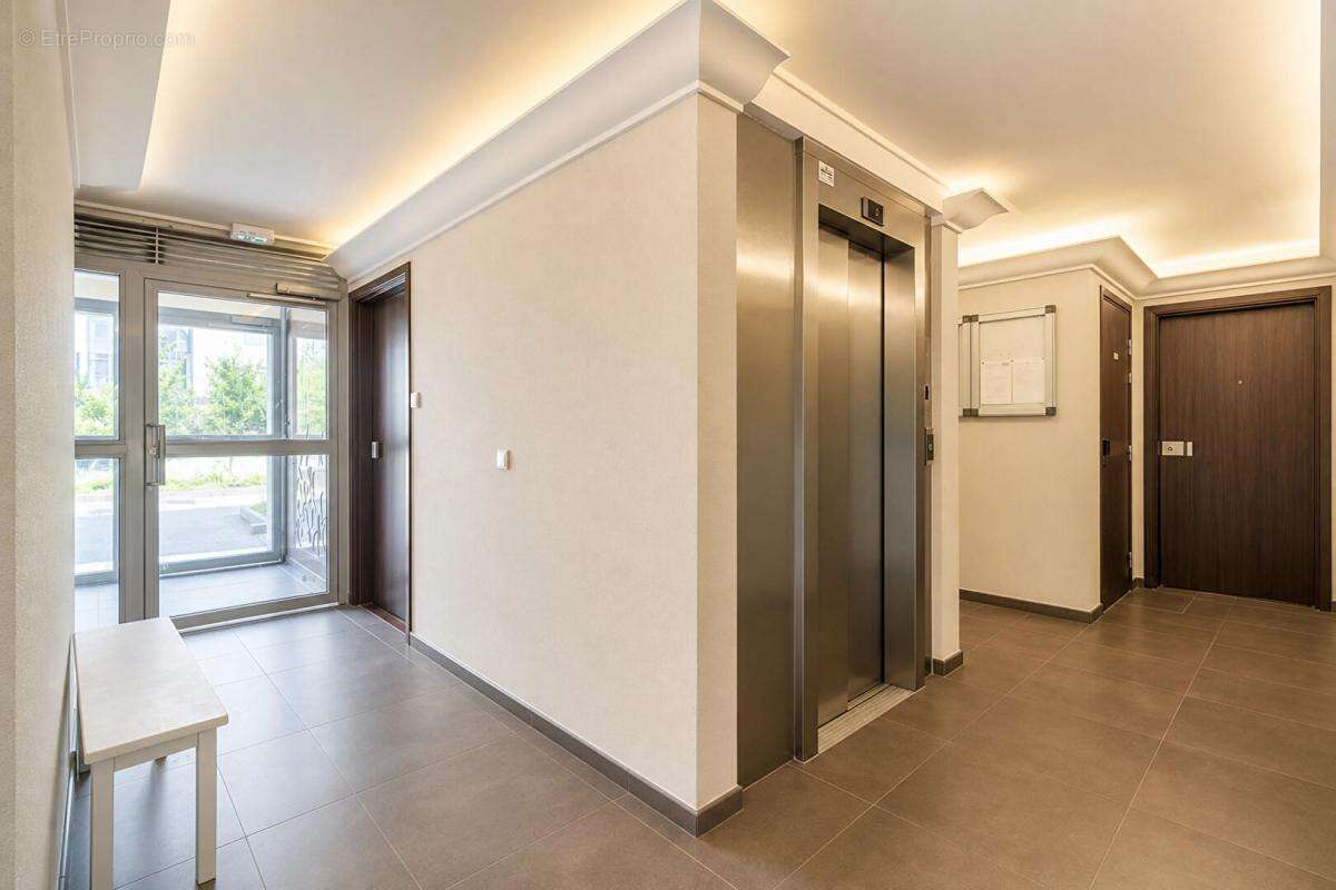 Appartement à LA GARENNE-COLOMBES