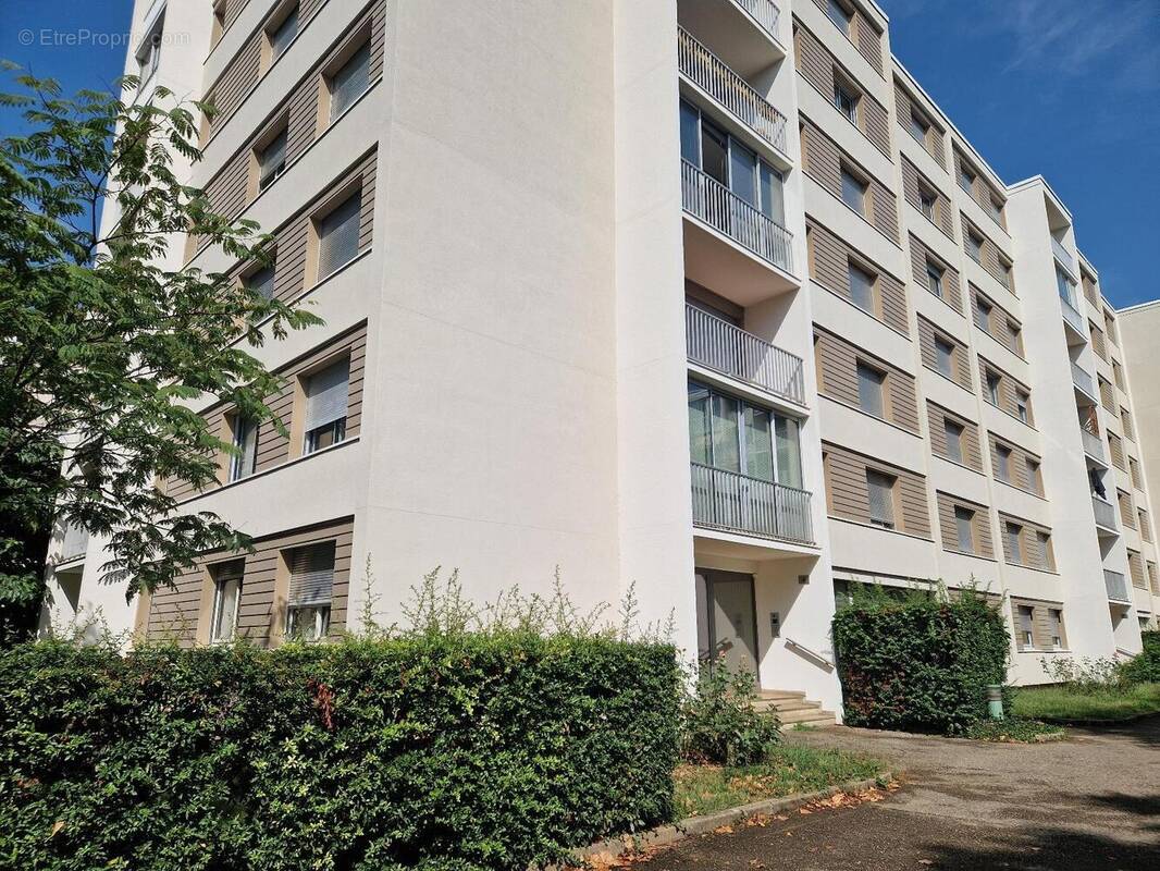   - Appartement à VILLEURBANNE