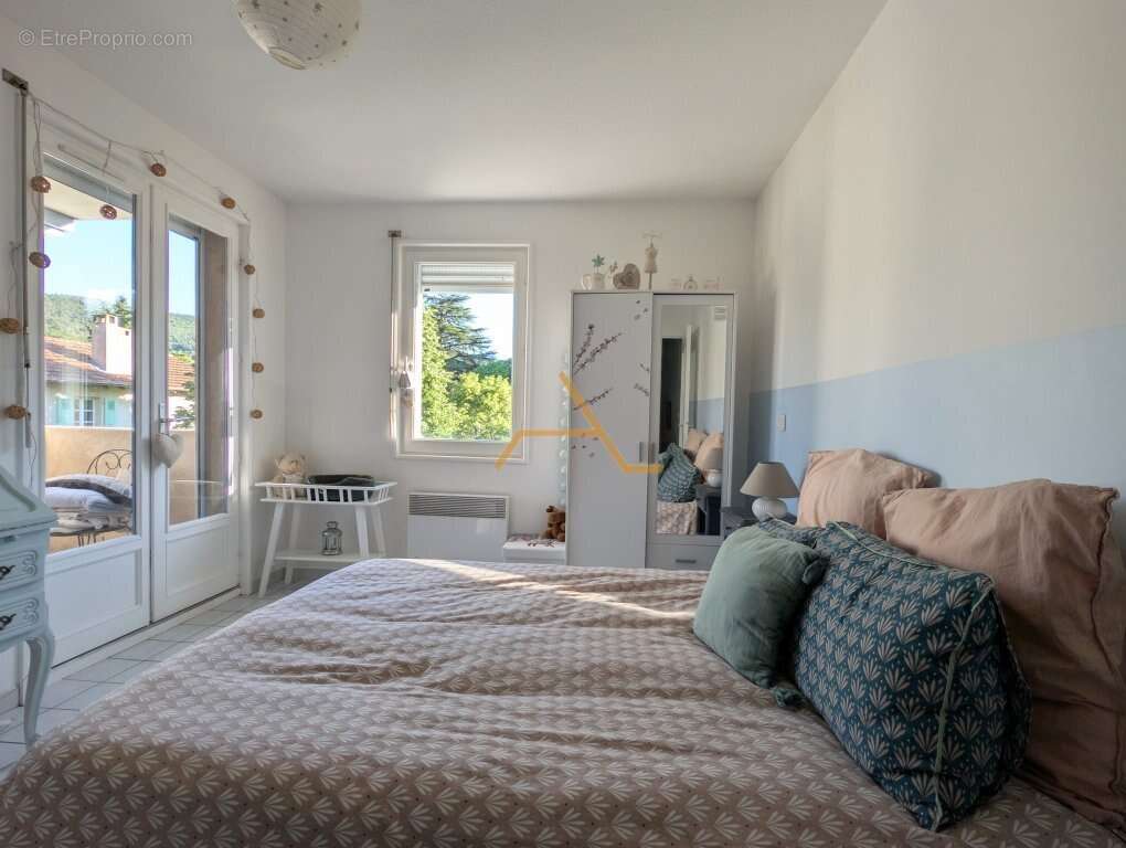 DIEULEFIT  Appartement duplex avec jardin privatif et balcon au sein d'une résidence prisée - photo 5