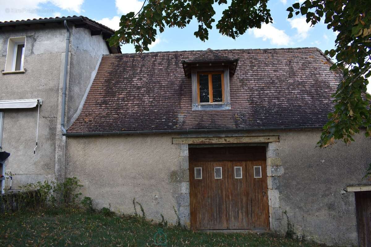 Corps de ferme a restaurer sur 9000 m2 de terrain - photo 9