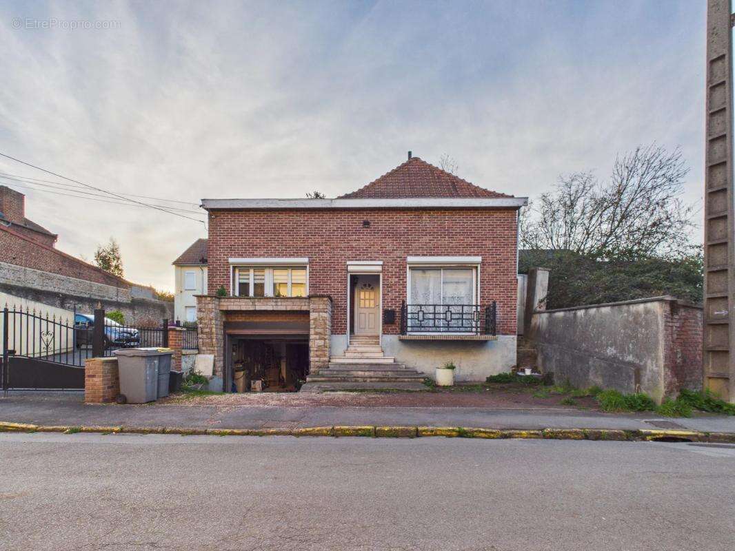 Maison à QUIEVRECHAIN