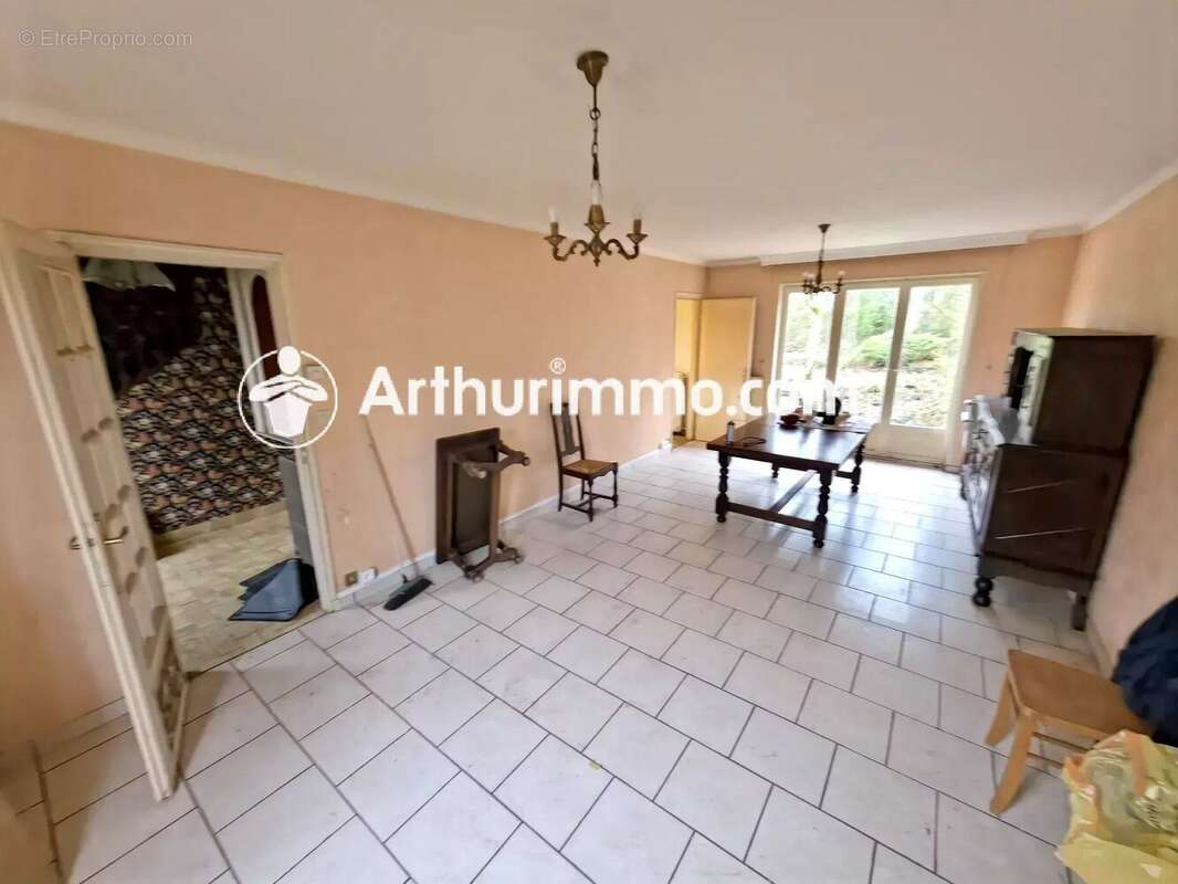 Maison à SAVIGNY-LE-TEMPLE