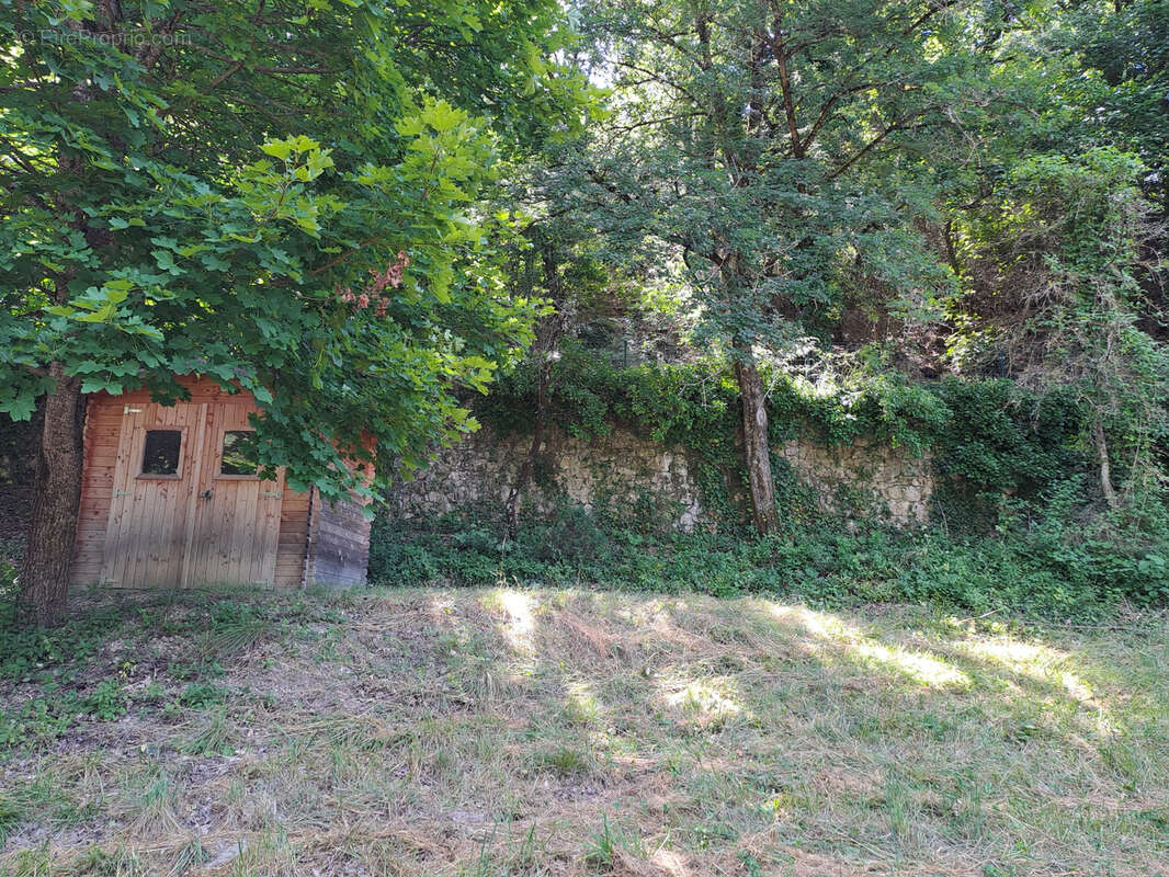 Terrain à REMUZAT