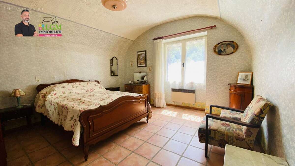 Appartement à LES SALLES-DU-GARDON