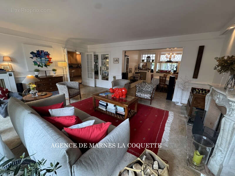 Appartement à MARNES-LA-COQUETTE